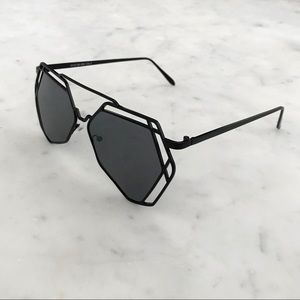 Oversized Black Metal-Frame Aviator Sunglasses